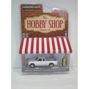 Greenlight 1:64 GMC Sonoma ST 1991 with Vintage Pennzoil Gas Pump